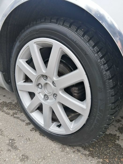 Audi A4
 B6 2.5 tdi 155kc V6 - автоматик    кожен салон , климатроник