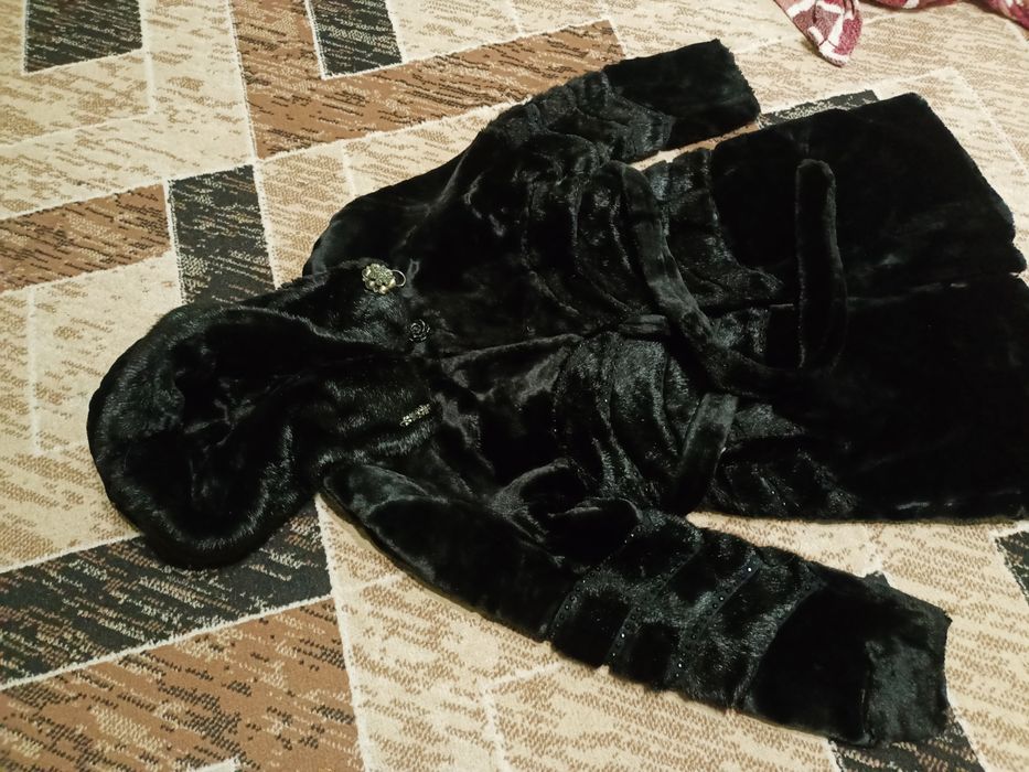 Шуба сатылады . продается шуба.