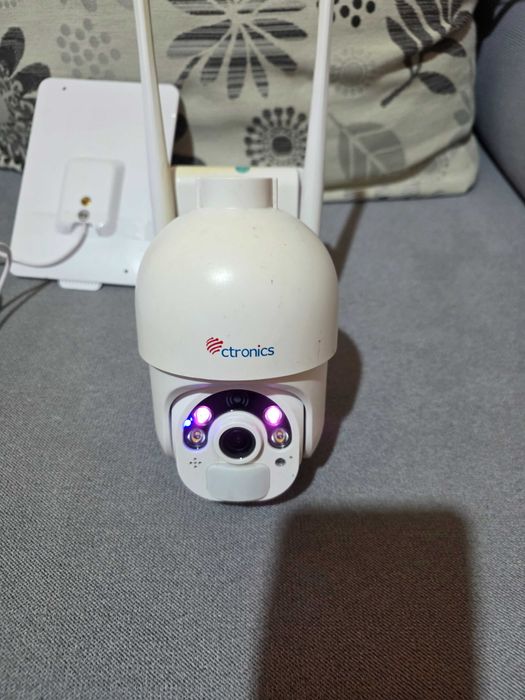 Vind camera de supraveghere WI-FI cu acumulator si panou solar Ctronics.