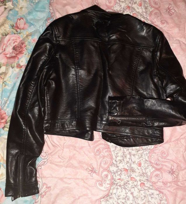 Продам куртку женскую