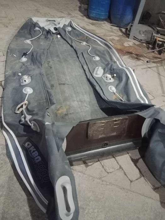 Надувная моторная лотка