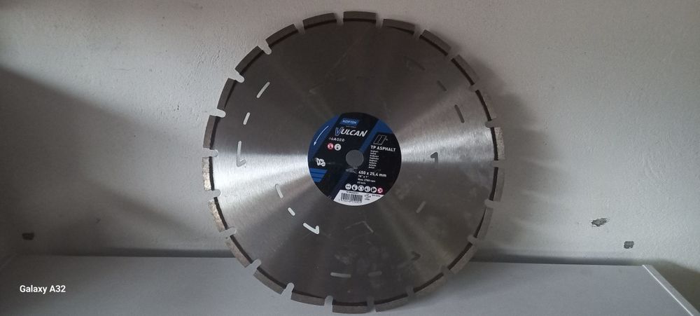 Disc de taiat beton \ asfalt / diamantat / Nou