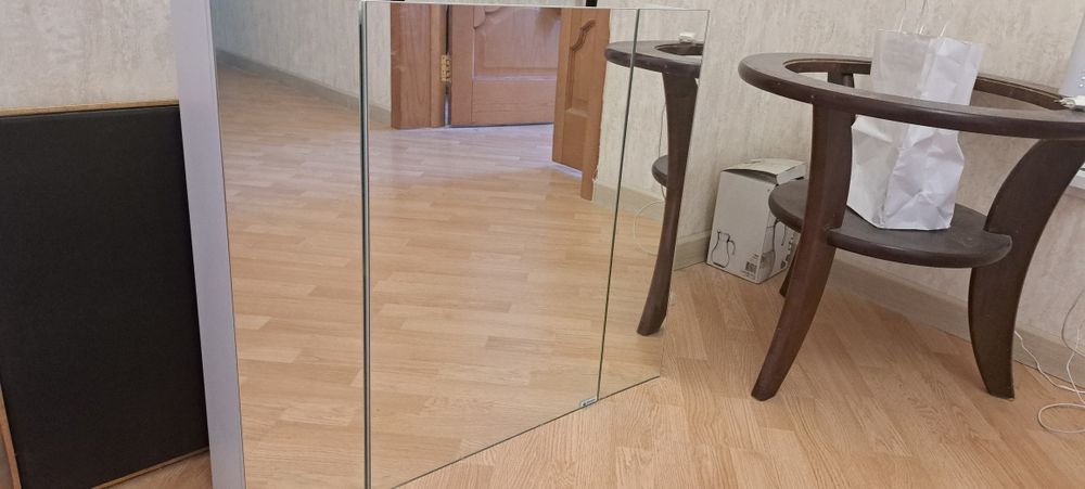 Продам зеркало для ванной со шкафчиком
