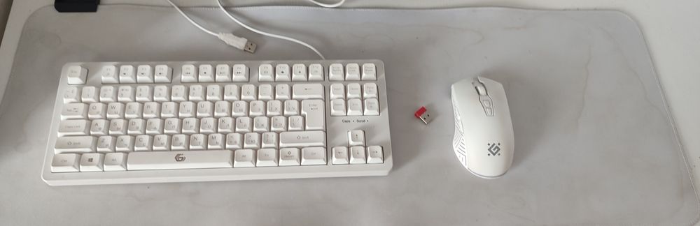 Продам комплект коврик мышка клавиатура