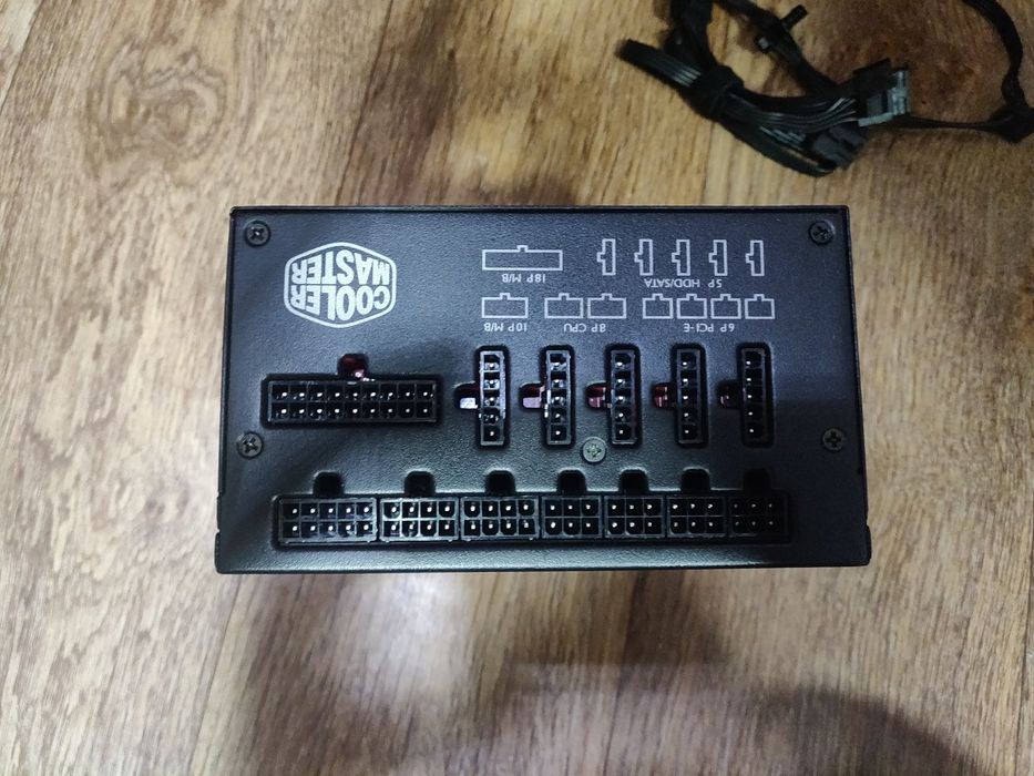 Продаю блок питания cooler master v1000