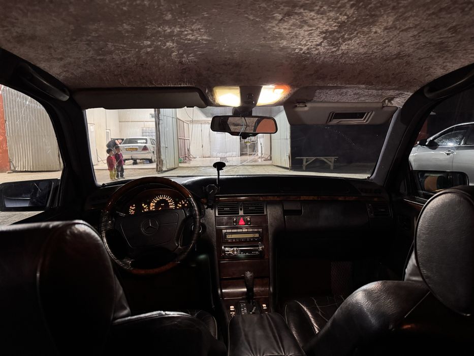 Mersedens benz E280 avangard