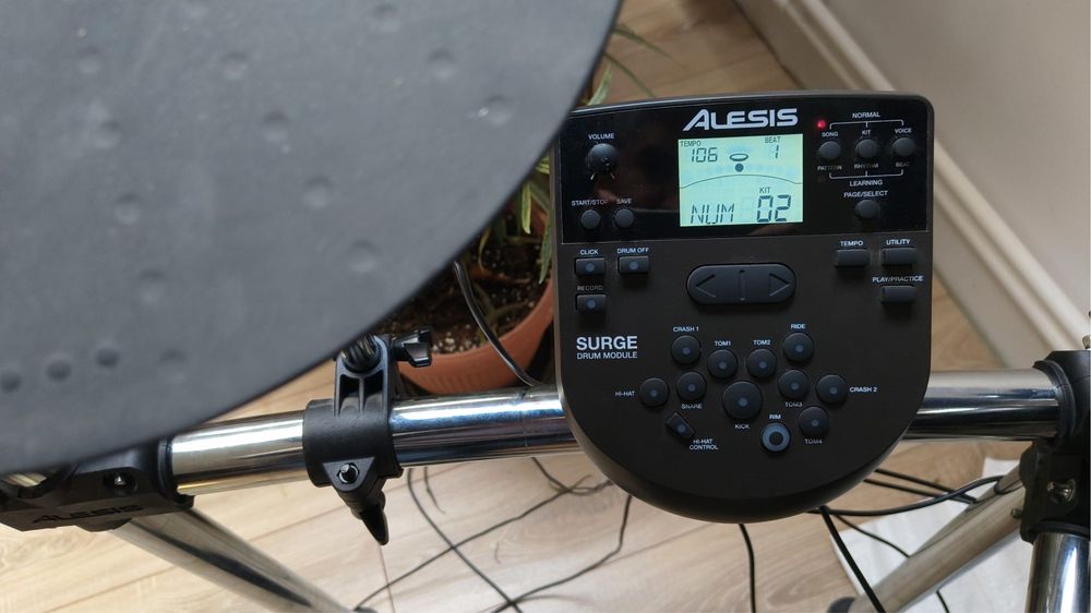 Tobe Alesis Surge (Electronice)