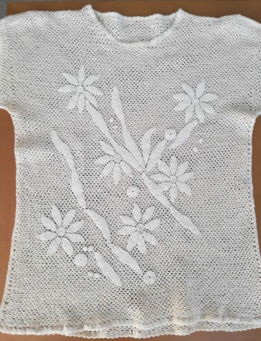 Дамска блуза мрежа с флорални мотиви,плетена на една кука