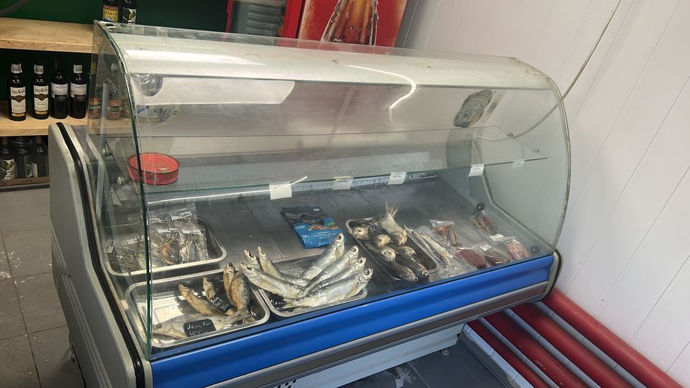 Продам витринный холодильник