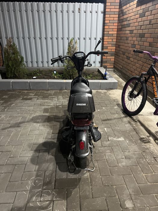 Продаеться электроскутер evestar 8