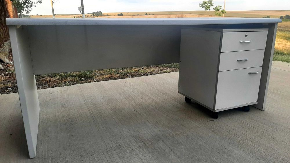 Офис-маси със контейнер