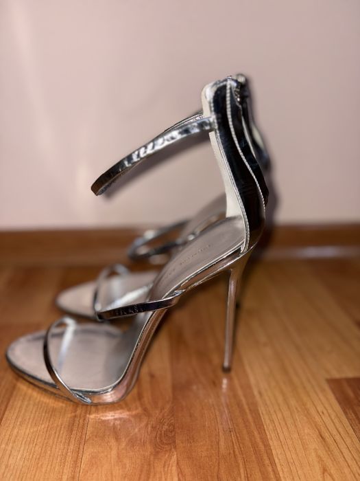 Tocuri Giuseppe Zanotti