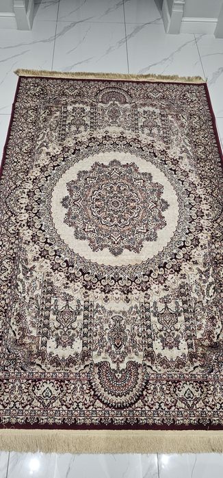 Шёлковый ковер с  мелкими узорами