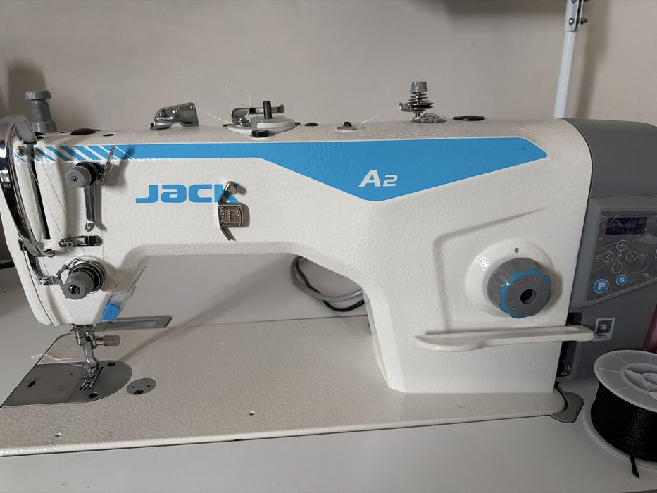 Бытовая швейная машина