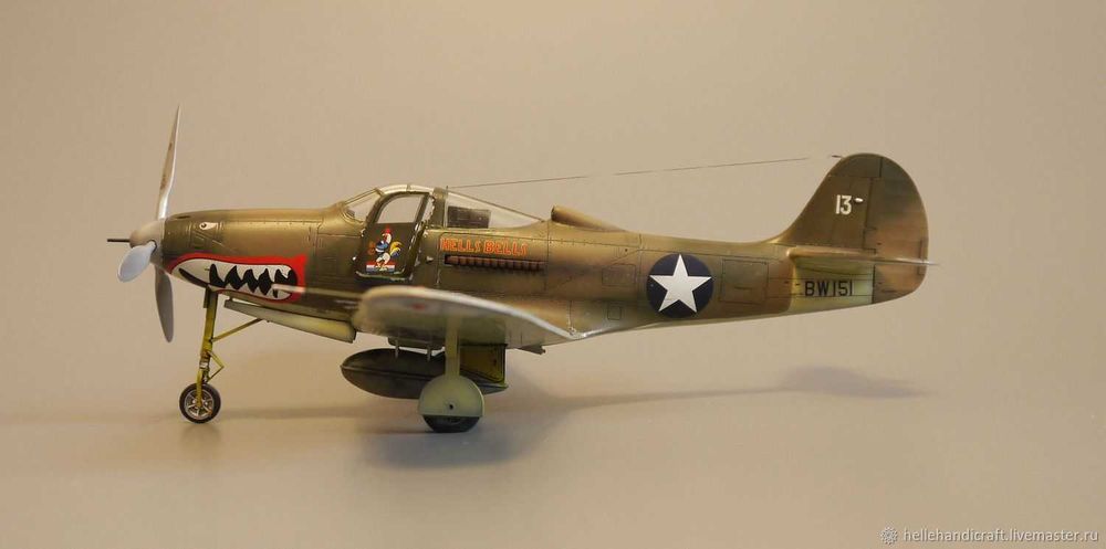 модель самолёта Аэрокобра 1/72 NOVO макет наглядное пособие в клуб