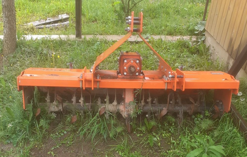 Vând Tractor Bizon 4x4 cu încărcător frontal