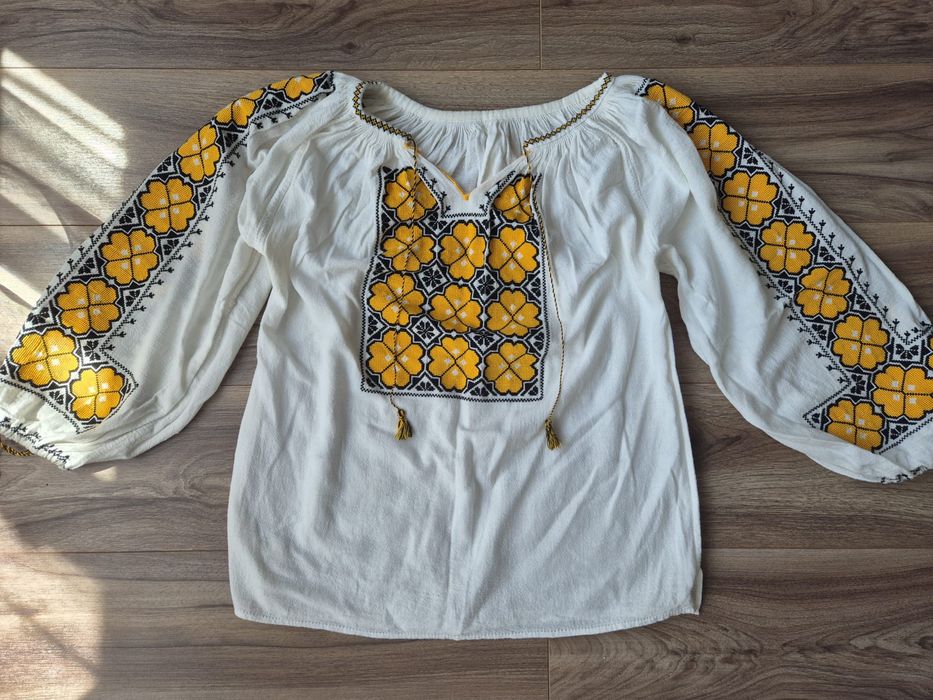 Ie traditionala romaneasca