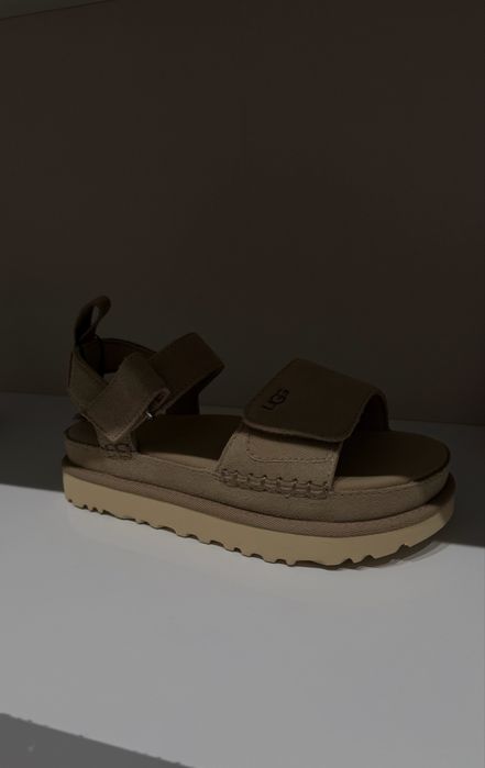 Sandale UGG-noi, de vanzare!