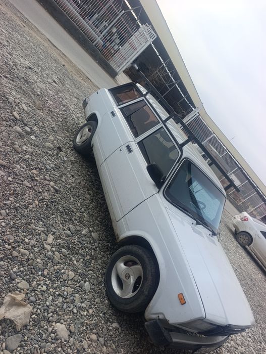 Vaz 2104 sotiladi