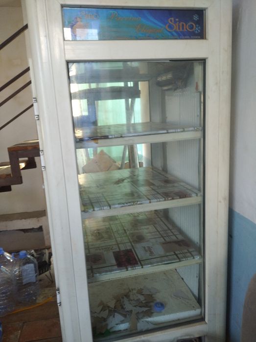 Витрина холодилник