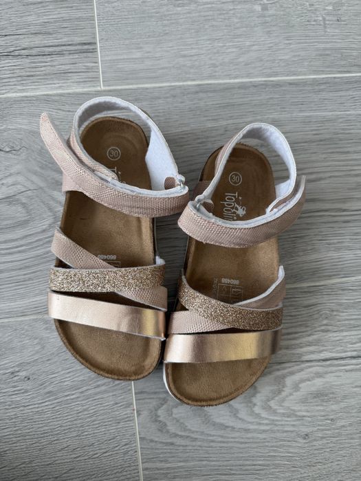Сандали для девочки 30 размер новые без бирки фирменые Германия