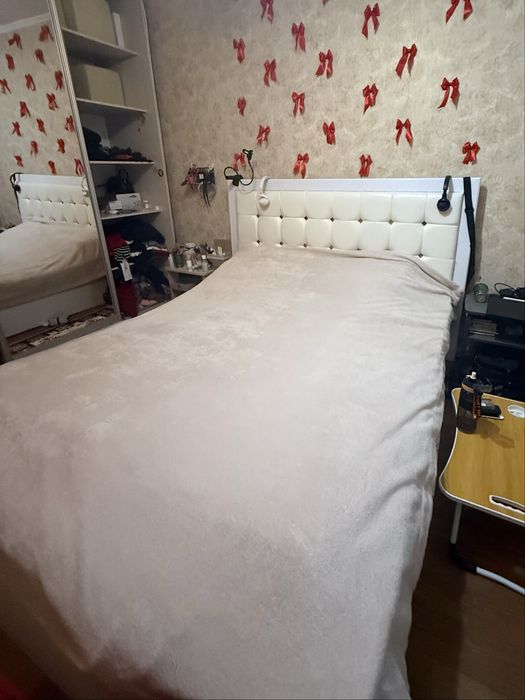 Двуспальняя кровать