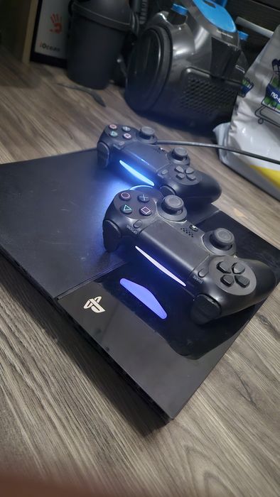 Playstation 4 с два джойстика