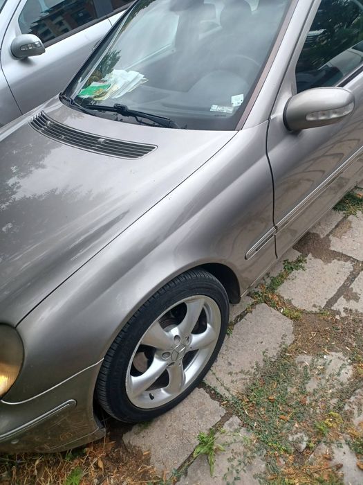 Mercedes C270...