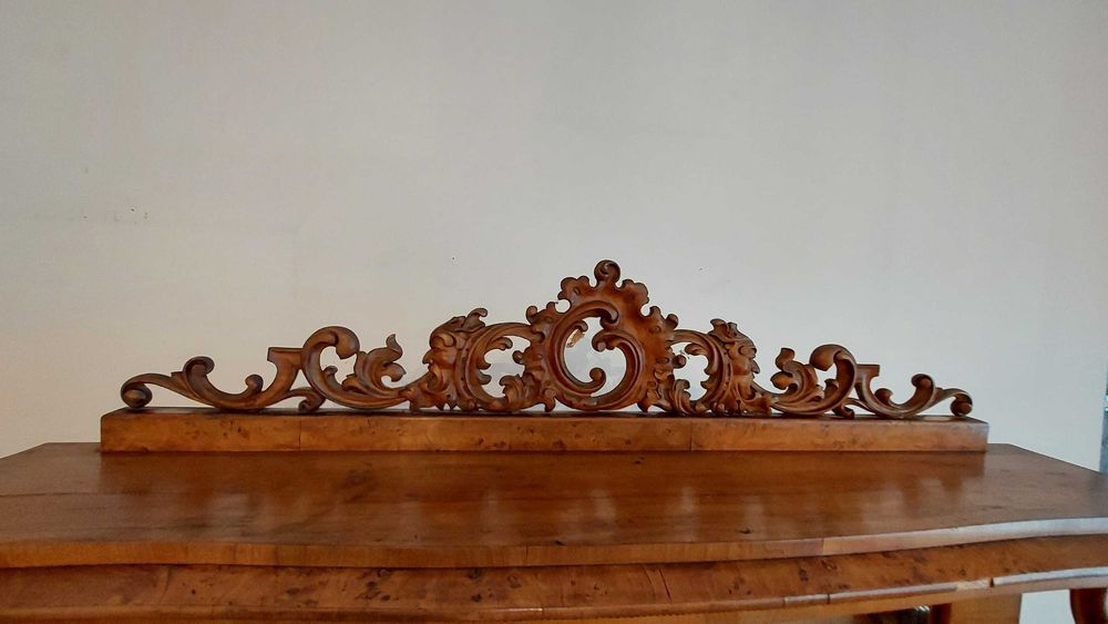 Vitrina Biedermeier (1850) 
cu oblinda si geam. Stare foarte buna.