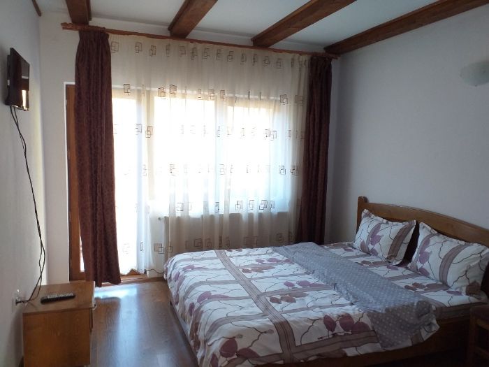 LIBERĂ DE PAȘTI :Pensiune și cu sauna, Salină  și CIUBAR: JACUZZI!