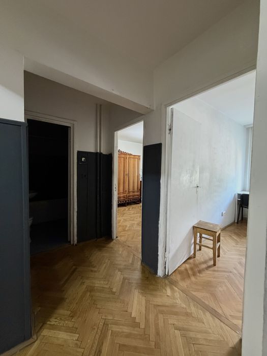 Închiriez apartament cu 3 camere