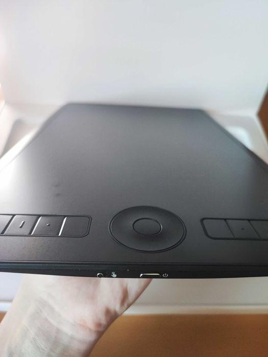 Tabletă grafică Wacom IntuosPro M PTH-660 + creion WacomPro +accesorii