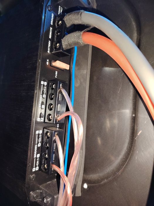 Vând subwoofer auto