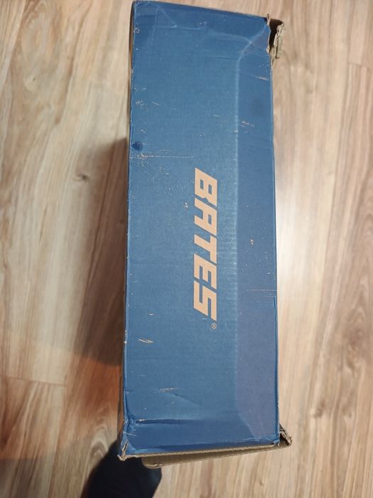 Bocanci Militari, Bates