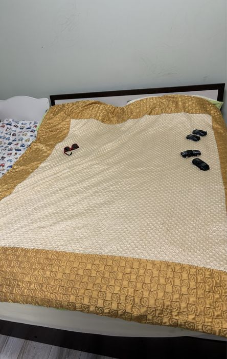 Спальный кровать