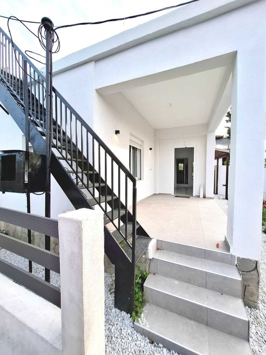 Продава реновирана къща 70 м2 с двор 200 м2 в Аспровалта