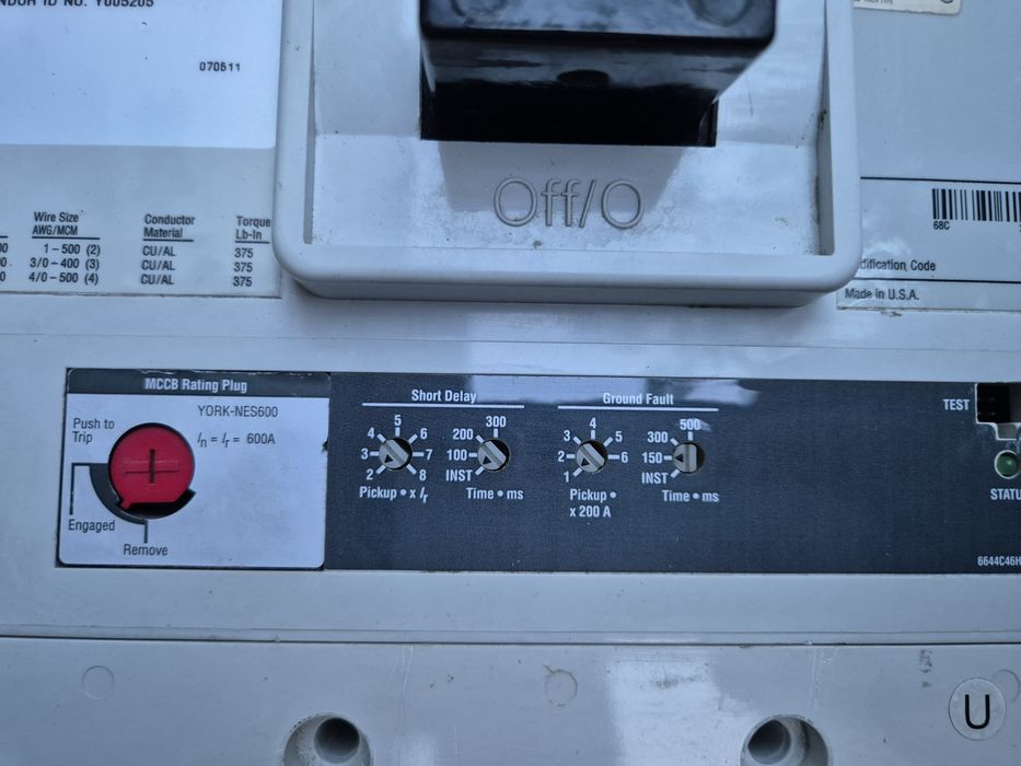 Întrerupător cu declanșator tip USOL, heblu. 600 amps, 3 faze, maneta