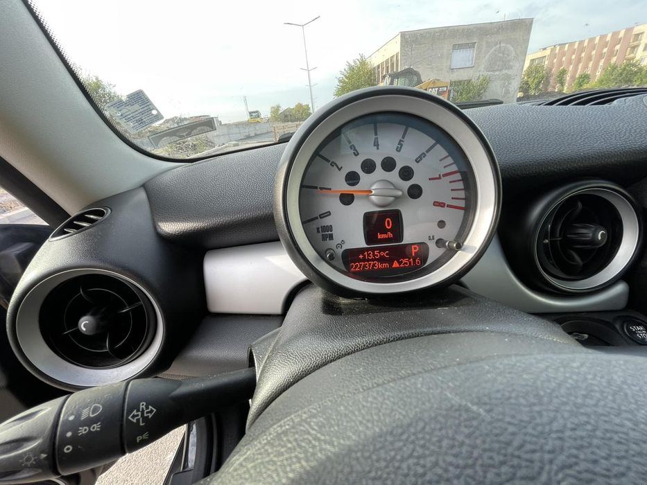 Продавам Мини Купър