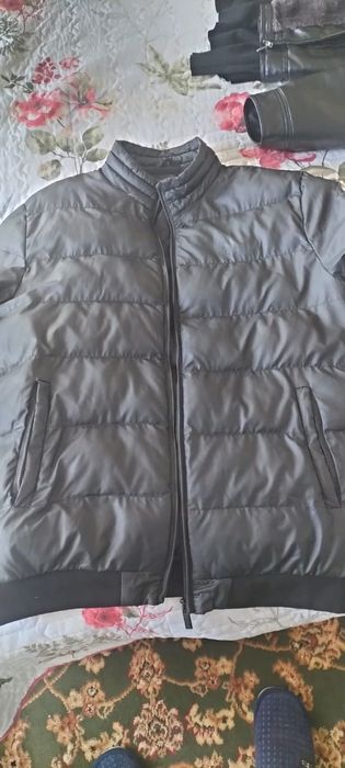 Продам весенюю короткую куртку