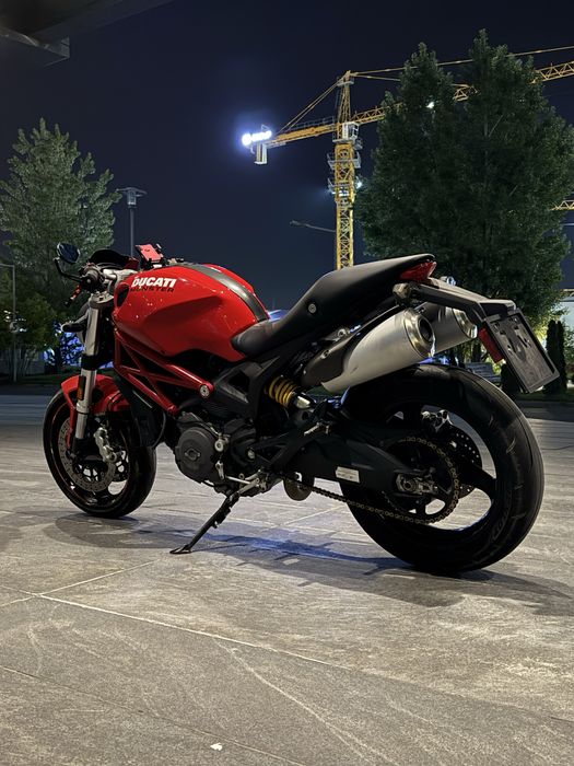Ducati Monster 696