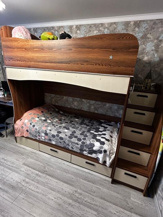 Двухъярусная кровать