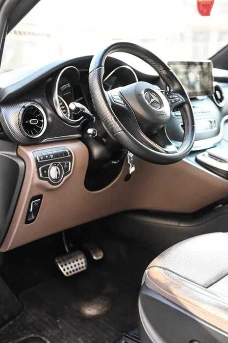 Vand MERCEDES-BENZ V-KLASSE-V 300D Long AMG | Tractiune 4x4 | Piele Maro | 4 MATIC