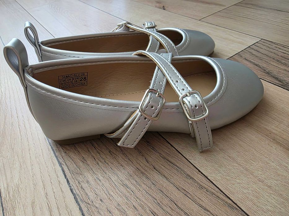 Детски обувки тип пантофки сребристи