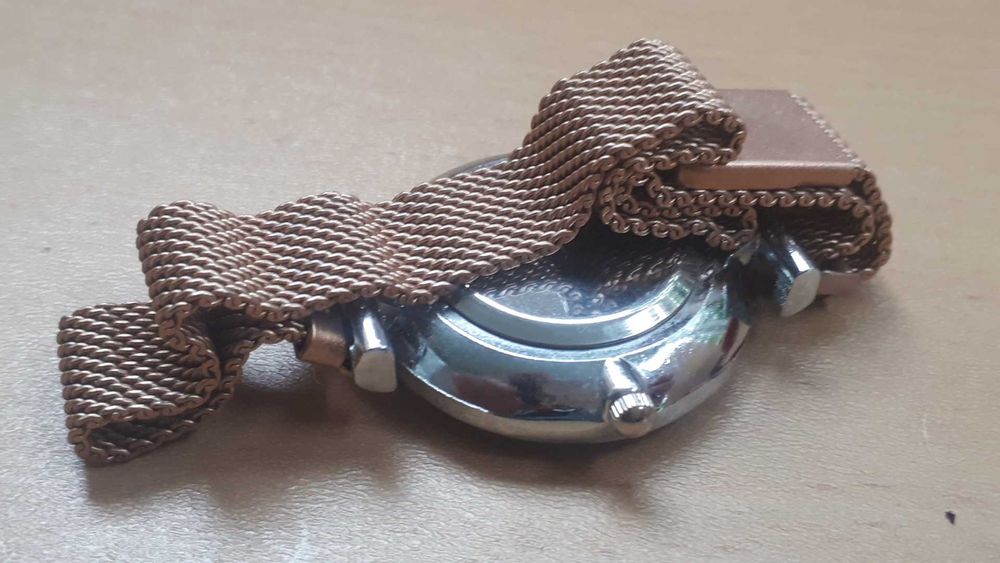 Часовник JXS в кутийка