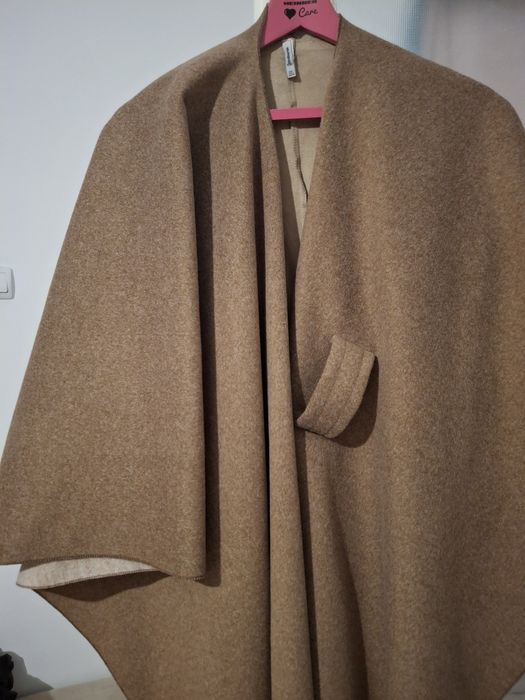 Poncho din lana  de vanzare