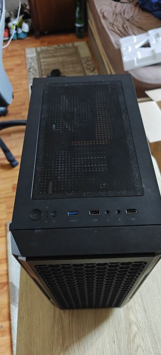 Vând carcasă Gaming AlphaGear Runesmith Black