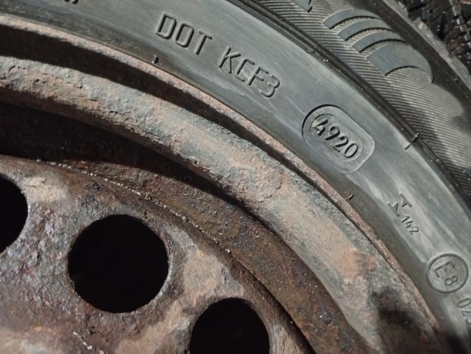 Vind jante tabla cu cauciucuri iarna Opel Astra g 185/65/15