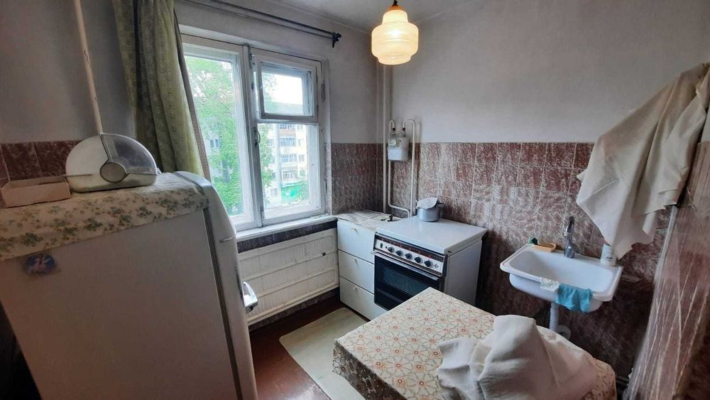 продам 4 ком квартиру срочно Р-он  УЮТ
