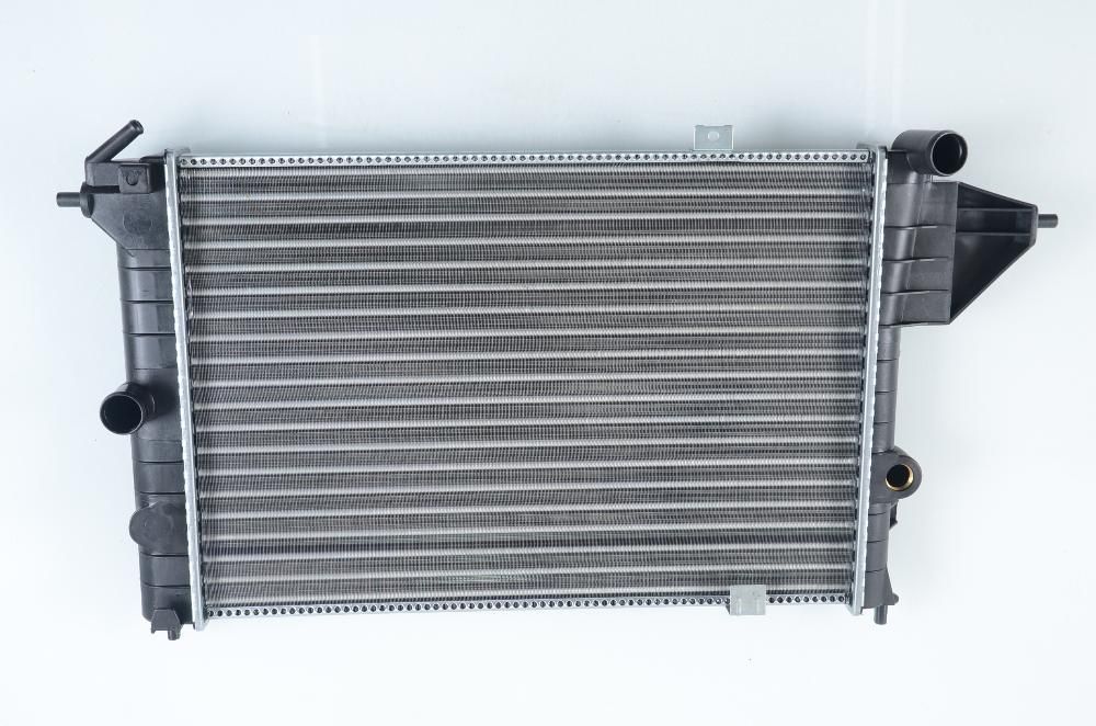 радиатор НОВ за Opel Vectra A