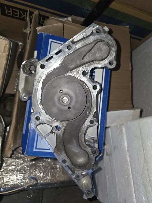 Помпа Land Cruiser 100